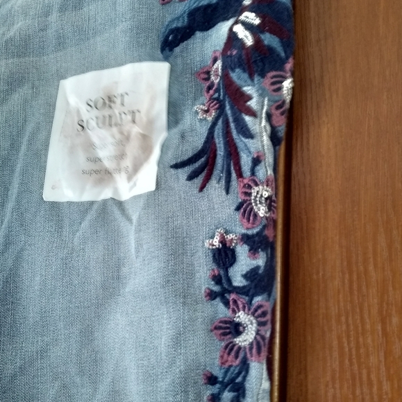 Jessica Simpson embroidered Jeans - Picture 3 of 6